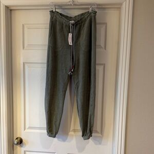 Sundry Olive Joggers for Women.  Sz 2.  NWT.